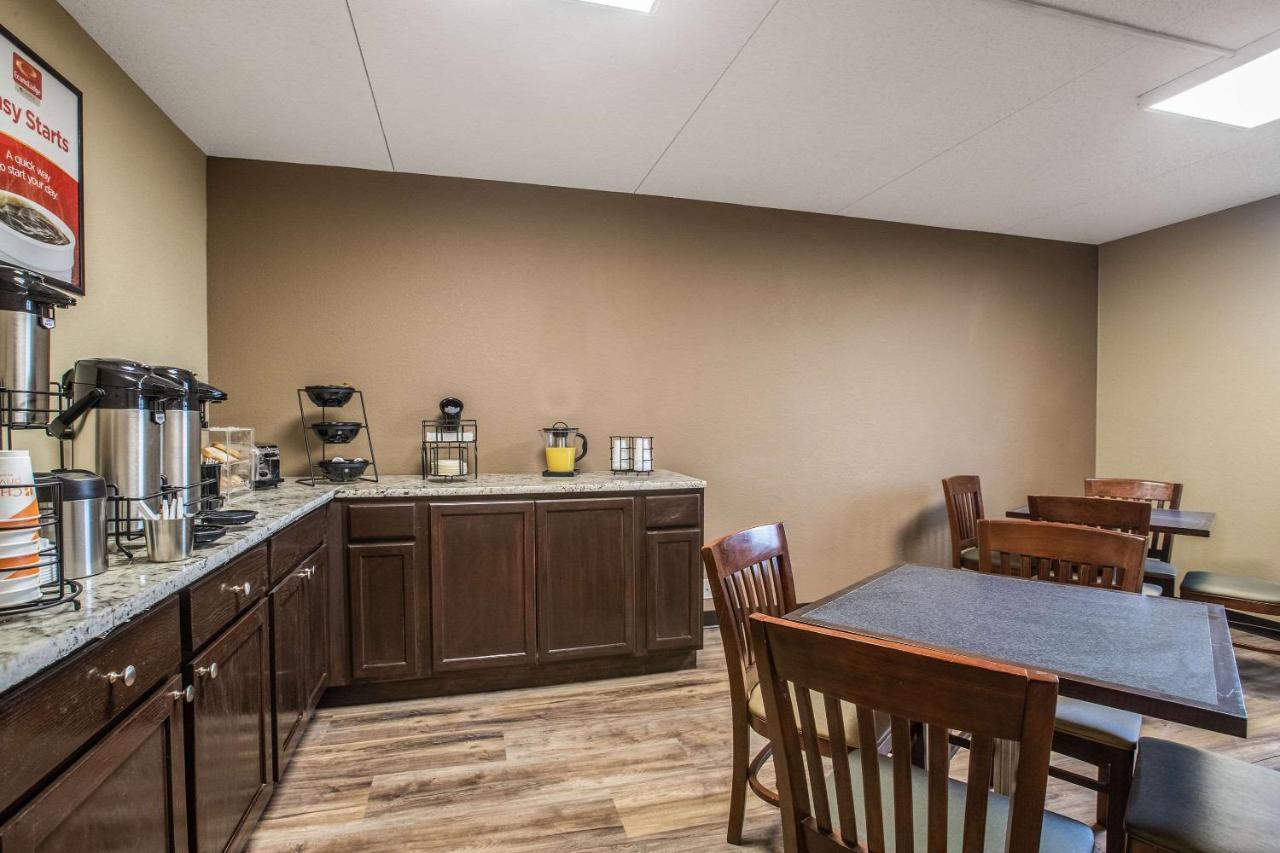 Econo Lodge Албърт Лий Екстериор снимка