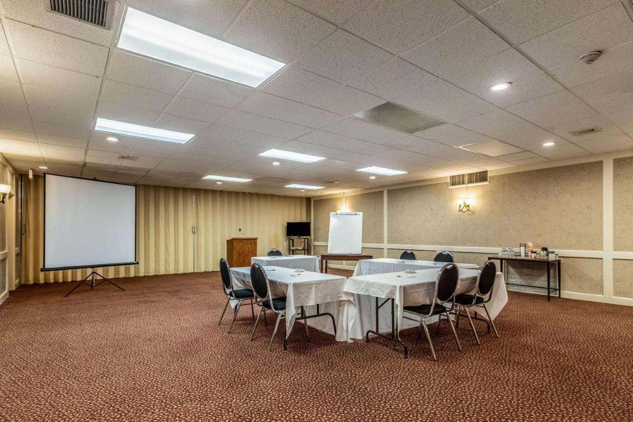 Econo Lodge Албърт Лий Екстериор снимка
